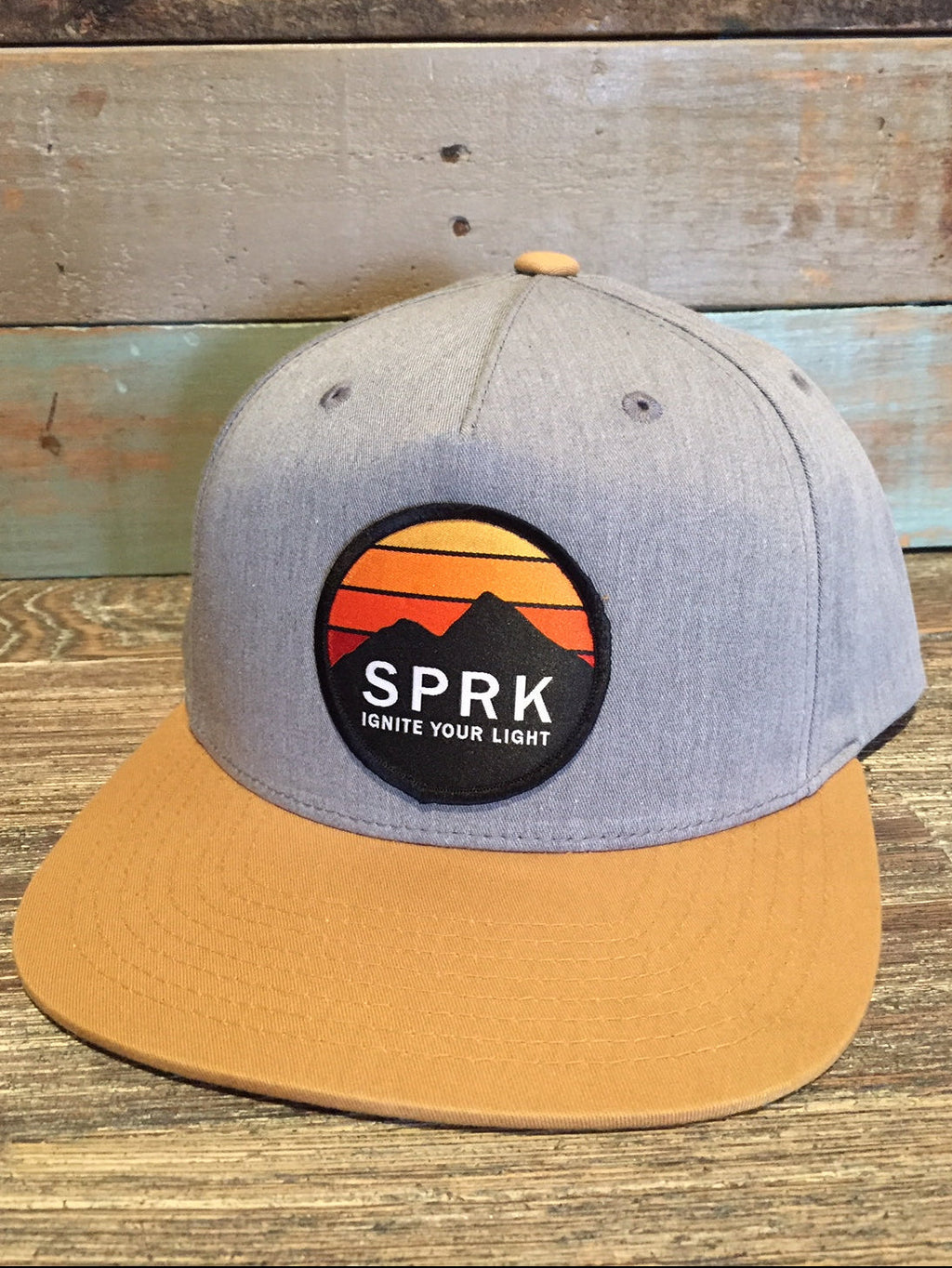 Flat Brim Snapback | Grey & Gold